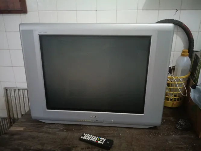 Vendo uma tv de tubo da marca: Aiko