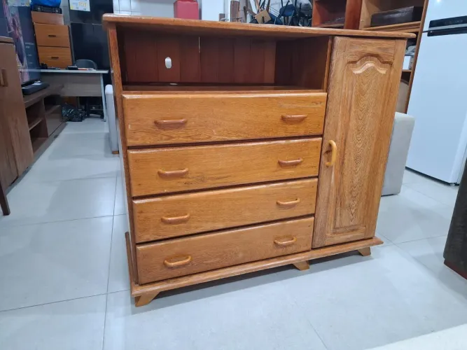 Cômoda de madeira ?