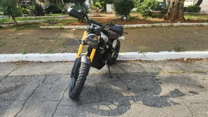 Triumph Scrambler 400X Semi-ZERO. Primeira revisão feita em 04 de Março de 2026.