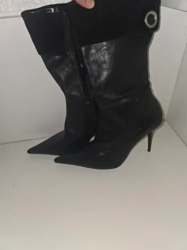 Bota preta em couro 