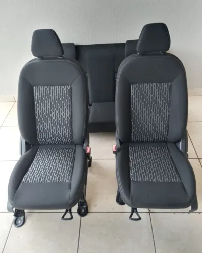Bancos ótimos p carros 2 portas