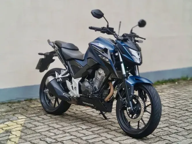 CB300F ent + parcela R$ 559 mensais