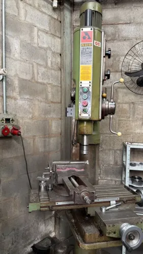 Furadeira Fresadora de Coluna Engrenada Modelo PK 031-02