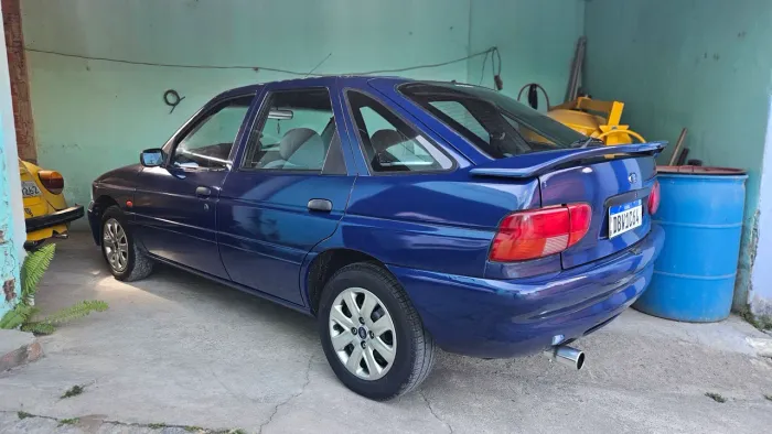 Ford Escort GL 1.6 MPI 2000