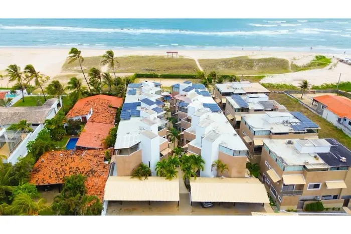 "Triplex à Beira-Mar em Genipabu - Luxo e Segurança"