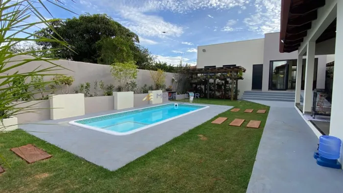 Casa à venda em Araguari/MG - lote de 756m² e área de lazer com 252m²