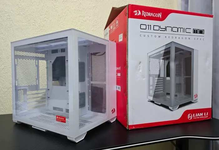 Gabinete Lian Li 011 Dynamic Mini - Redragon Edition