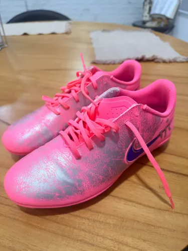 Chuteira Nike- 38 Viny Jr - Modelo Viny Fly