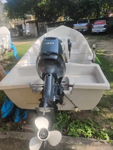 Barco modelo AVATAR 2021 - Motor Yamaha 4hp ano 2022