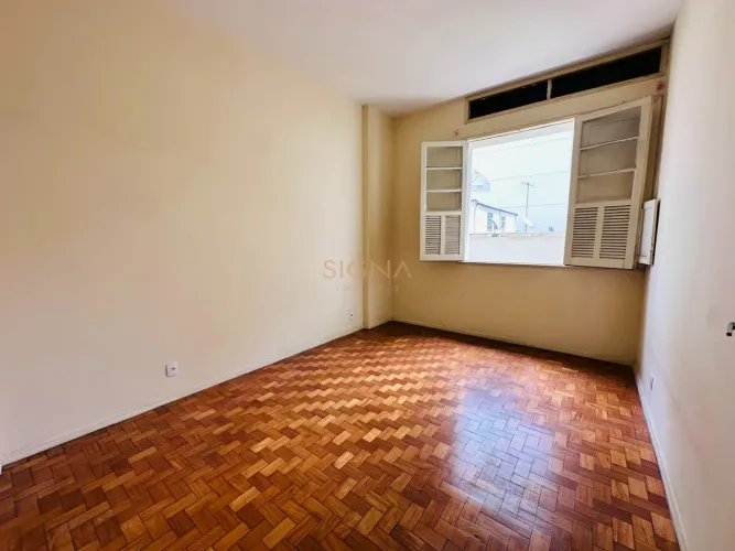 Apartamento à Venda na Rua Santo Antônio - 3 Quartos e Garagem Privativa