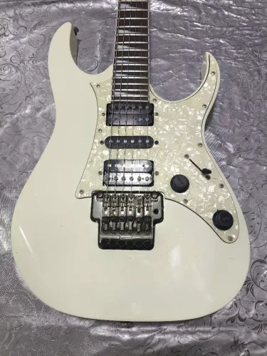 Vendo Guitarra Ibanez RG 350 EX