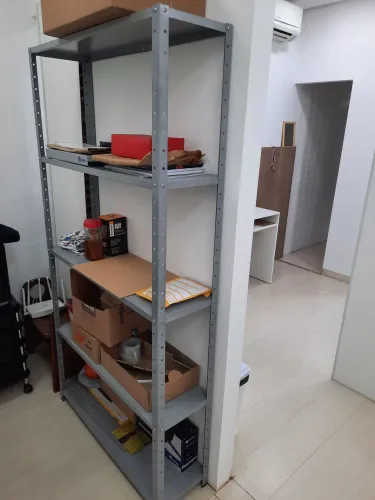 Prateleiras de aço nova