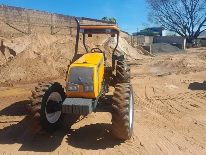 Trator Valtra A750 ano 2010