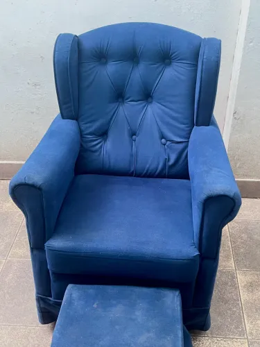 VENDO POLTRONA DE AMAMENTAÇÃO EM ÓTIMO ESTADO DE CONSERVAÇÃO POR 250,00!