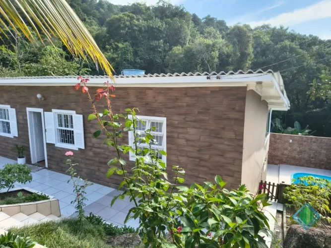 Ótima casa, com linda vista, a venda no bairro Itacorubi