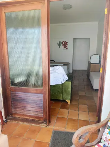 PORTA COLONIAL 3 FOLHAS - MADEIRA + VIDRO CANELADO - 2,30 ×
