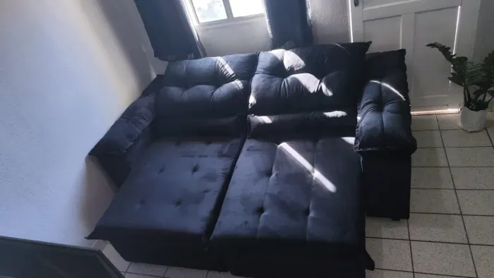 Sofá preto retrátil