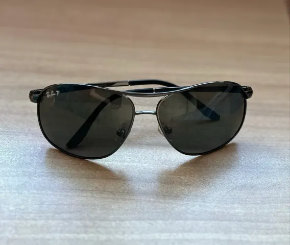Óculos Rayban unissex . Novo. Não acompanha caixa original.