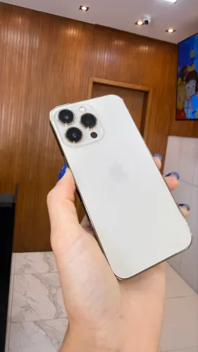IPhone 13 Pro 256GB - Gold | Pequeno detalhe