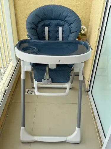 Cadeira Infantil de alimentação semi nova