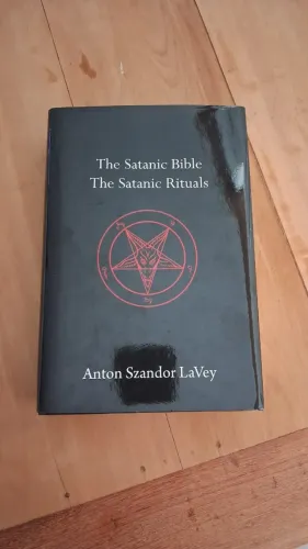 Livro Satanic Bible and Satanic Rituals