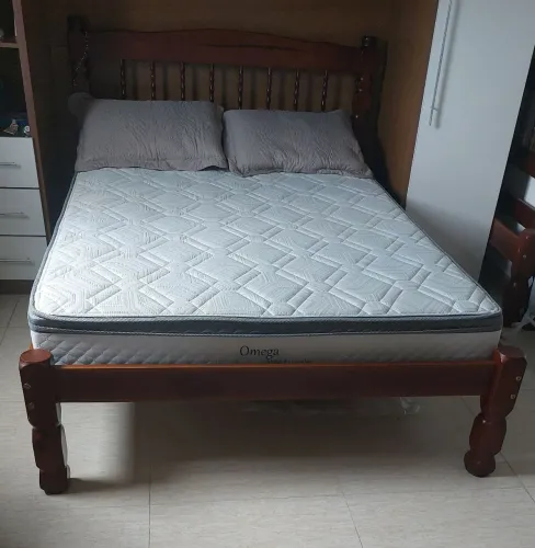 Cama de casal de madeira e Colchão Herval