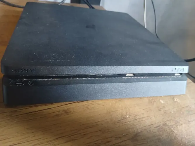 Ps4 slim 1tb com 4 jogos