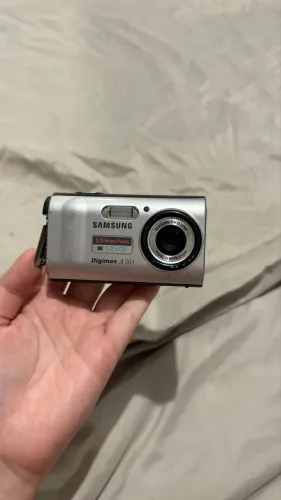 CAMERA SAMGUNG DIGIMAX A503 DETALHE NA TAMPA