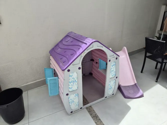 Casinha Infantil Área externa + Escorrega