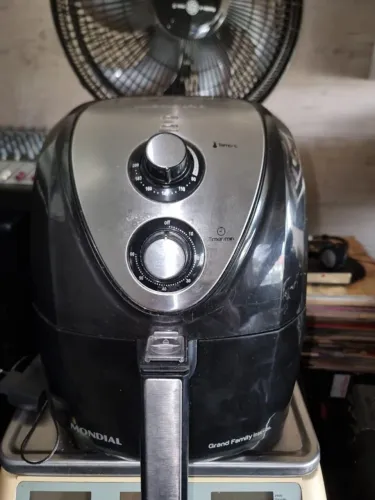 Fritadeira Mondial Sem Óleo Grand Family Inox - 5L, 127V, Preto funcionando com garantia