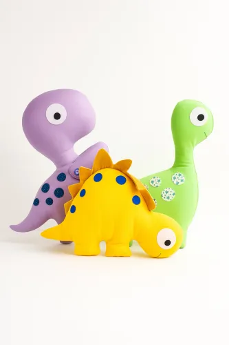 pelúcias de dinossauro feitas à mão
