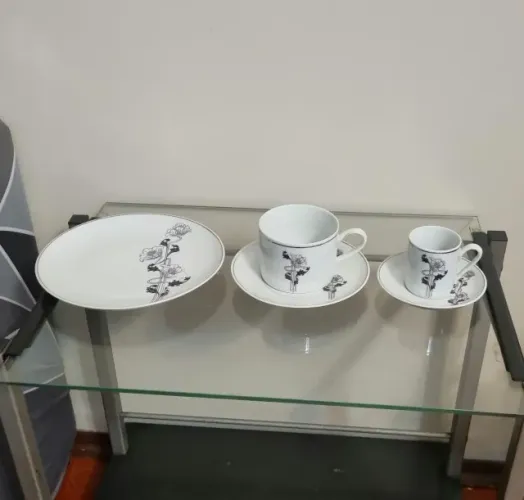 Conjunto de Porcelana Real Brasil - Década de 70. R$ 500,00 - 54 peças