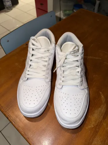 Air Jordan 1 Low SE Glitter Swoosh