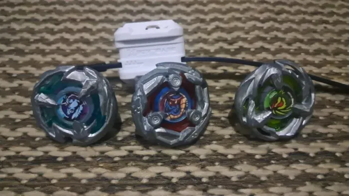 Set beyblade X (3 on 3 + Lançador)