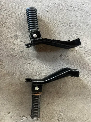 Par Pedaleira garupa scooter YAMAHA BWS 50cc original usado 