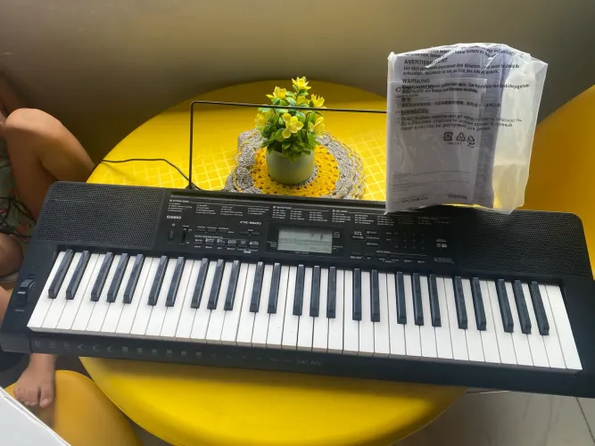 Vende-se teclado Semi novo