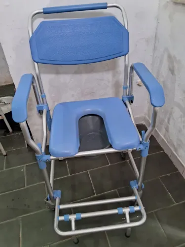 Cadeira higiênica para banho