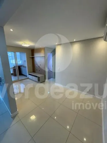Apartamento conta com 2 quartos, 2 banheiros, 1 vaga no Taquaral em Campinas-SP.