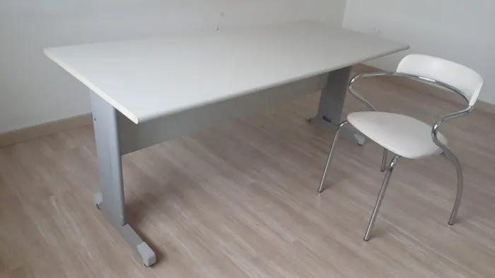 Cadeira de escritório com base metálica mdf branco com cadeira branca de ferro branca