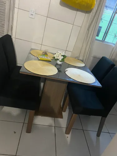Mesa pouco tempo de uso 
