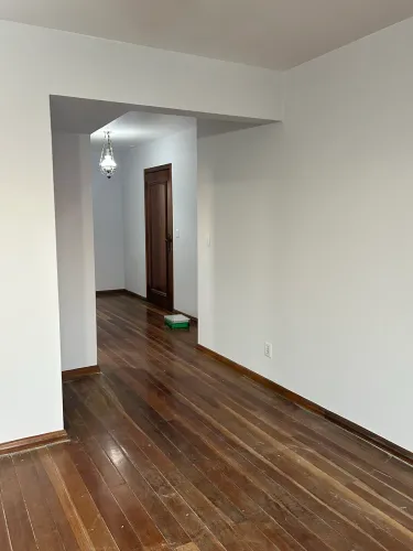 Alugo apartamento na rua Anchieta esquina Tiradentes - centro