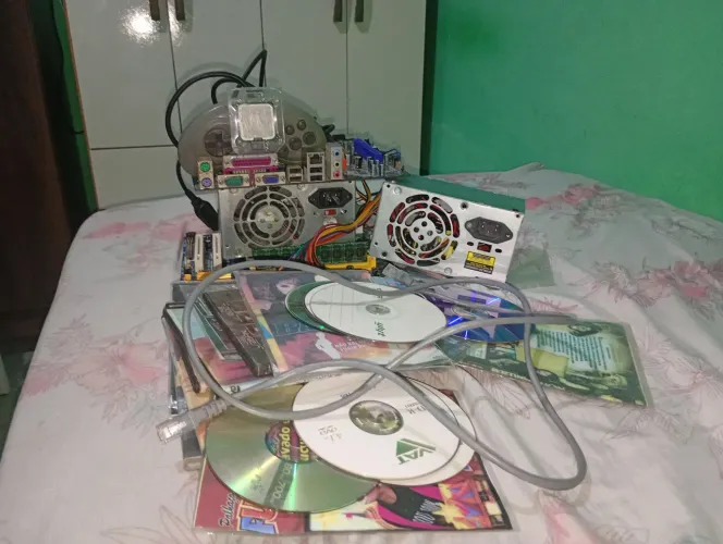 Diversidades de peças e acessórios de pc e dvds