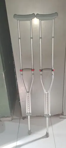 Vendo par de muletas