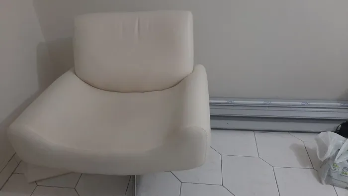 Poltrana de sala giratória