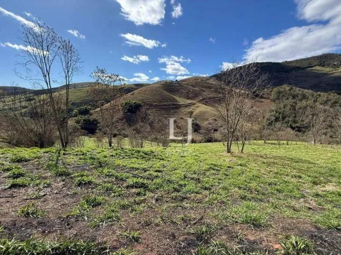 Terreno à venda em Secretário, 5.078 m² por R$ 250.000 - Petrópolis/RJ