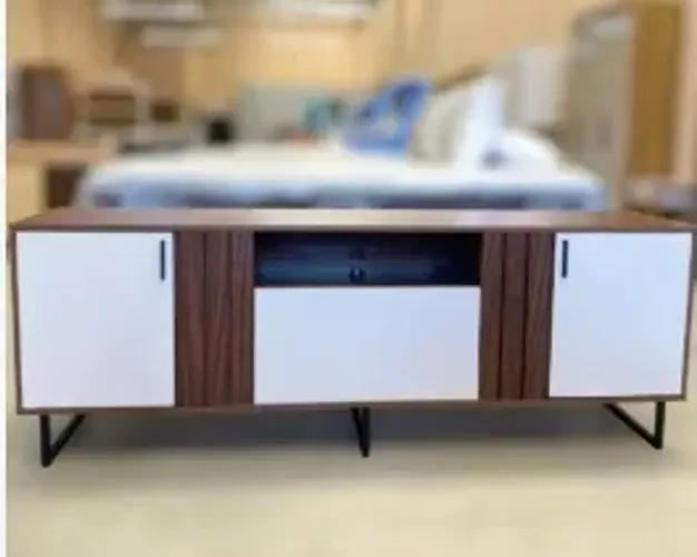 Sofisticação em Cada Detalhe: Rack Ripado MDF com Pés em metalon