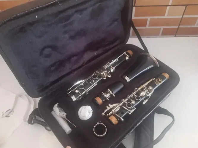 Vendo clarinete Eagle nunca usado 