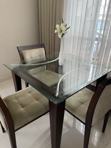 Mesa quadrada 1x1m (sem cadeiras)