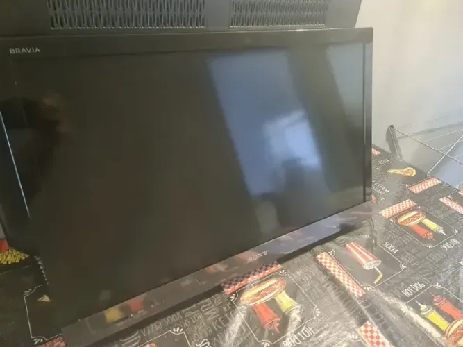 TV Sony Bravia 32 Com defeito na tela para tirar peças