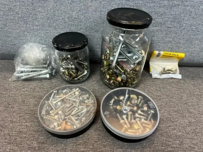 Lote de Parafusos, Porcas, Prego e Supotes Metálicos